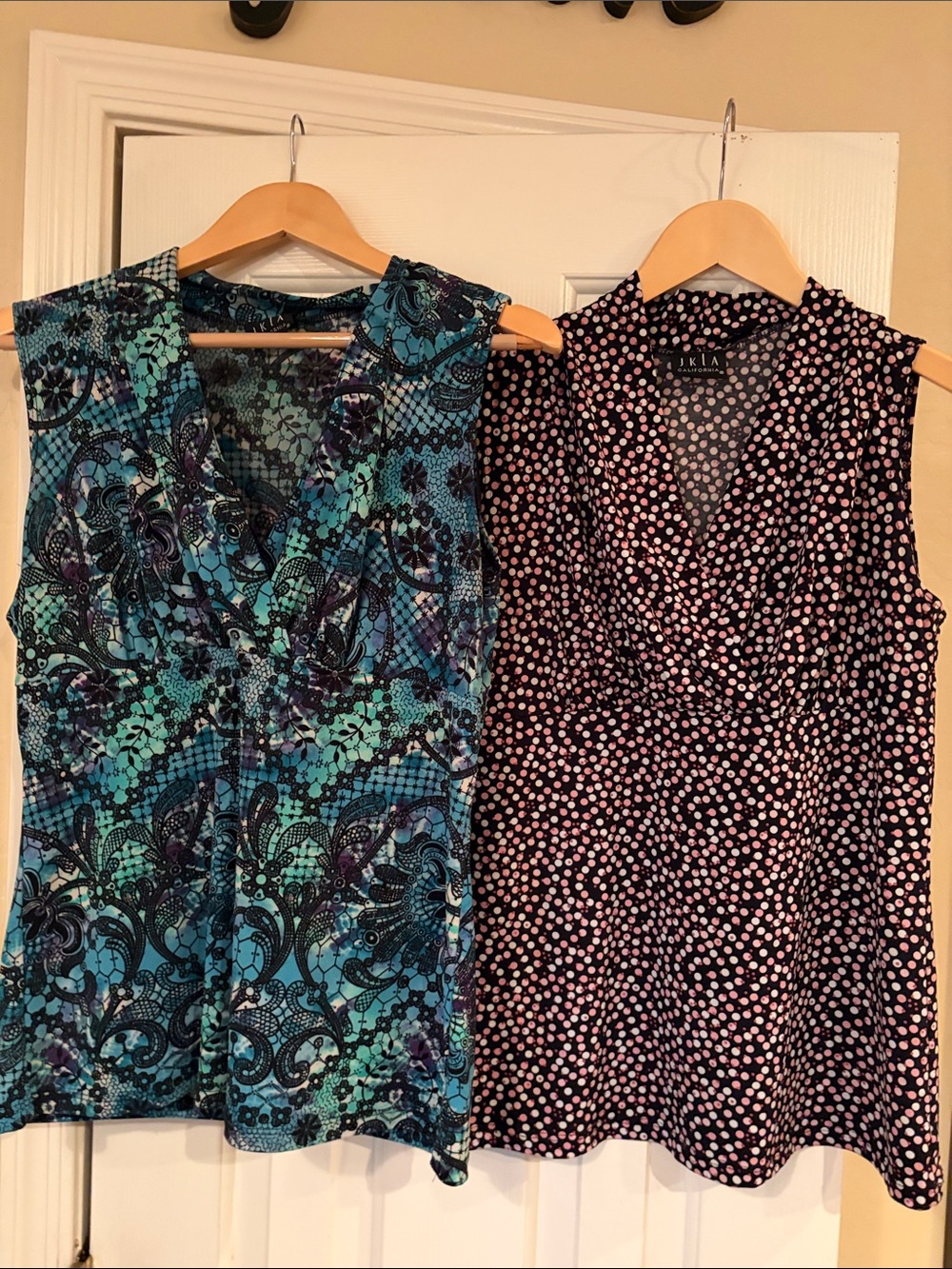 JKLA California Medium Sleeveless Blouse Tops Bundle of 2